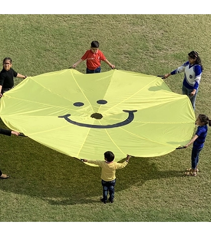 smiley-parachute